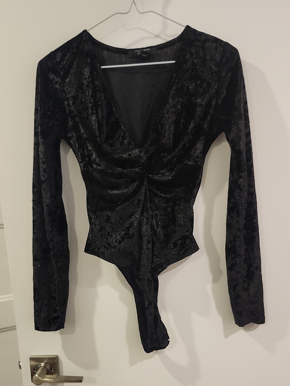 🔥 3/$25 🔥 P2P 16" Velvet Black Long-Sleeve V-Neck Bodysuit